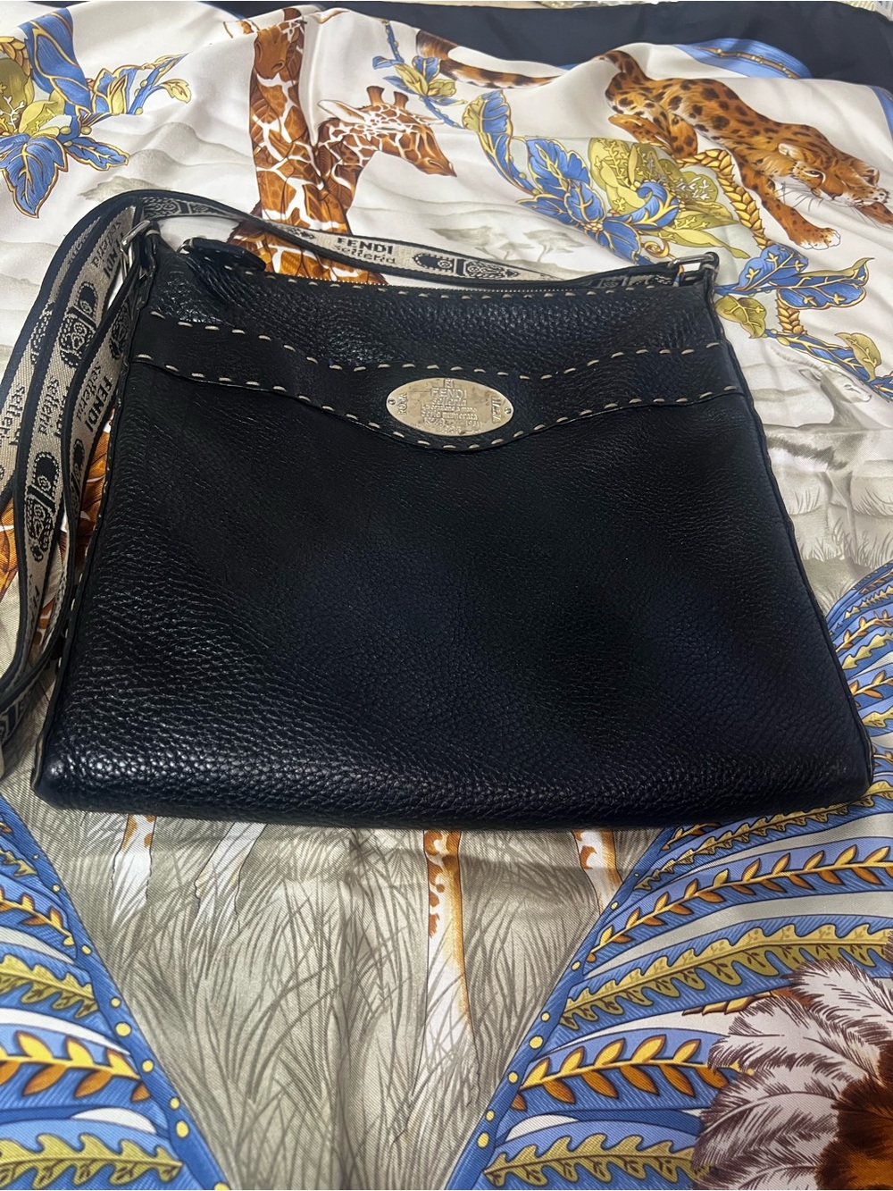 Authentic Fendi Selleria Black Pebbled Leather Crossbody Bag Logo Strap - Picture 3 of 14
